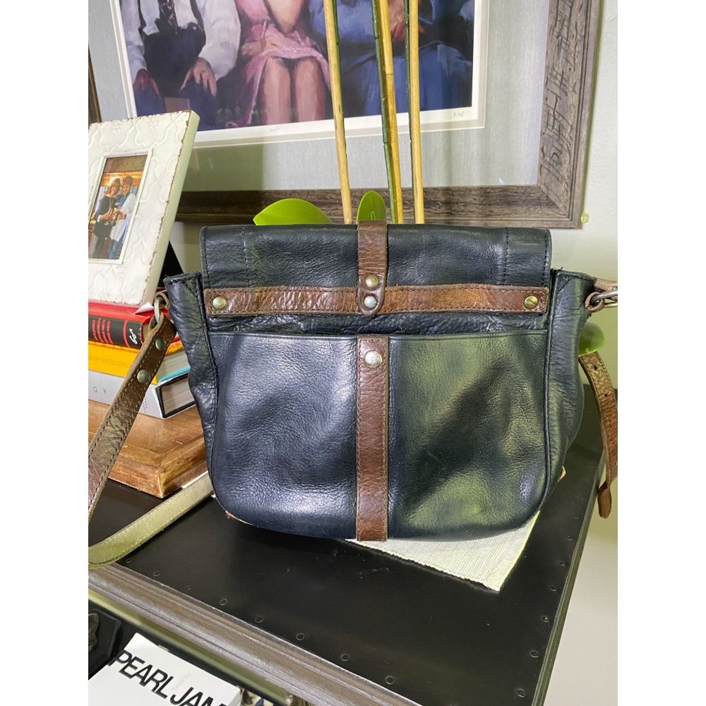 WILL Leather Goods Seneca Black Crossbody Bag - Picture 6 of 12